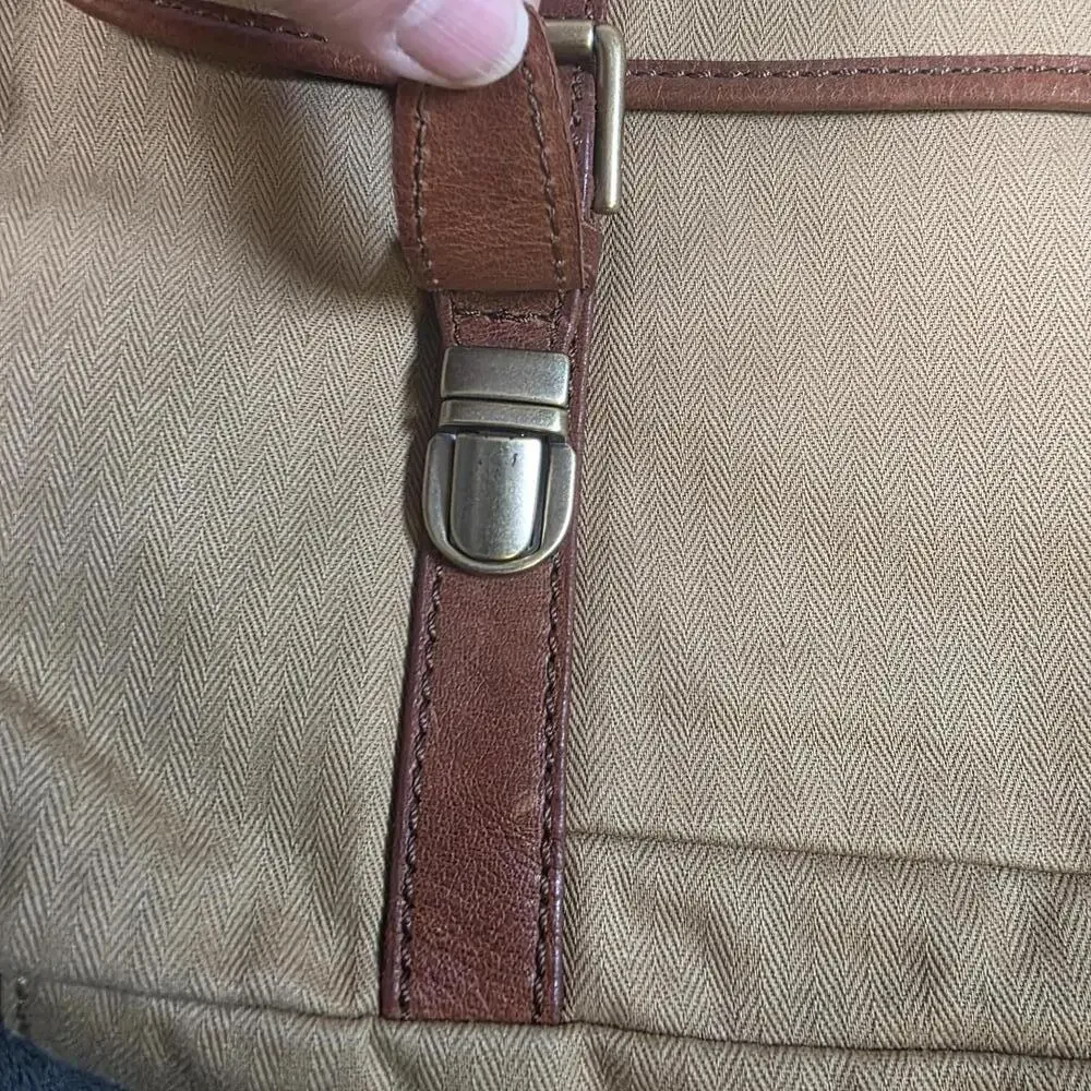 Fossil Canyon Beige Messenger Bag With Leather Detailing And Adjustable Strap